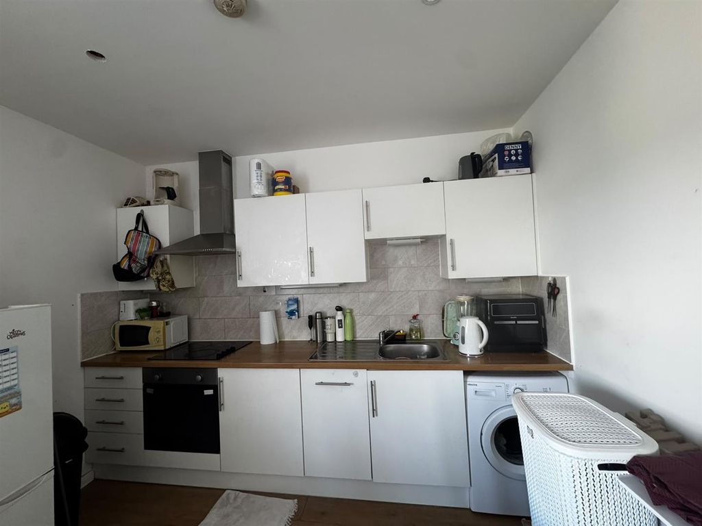 Property photo 2 of 5 Kitchen