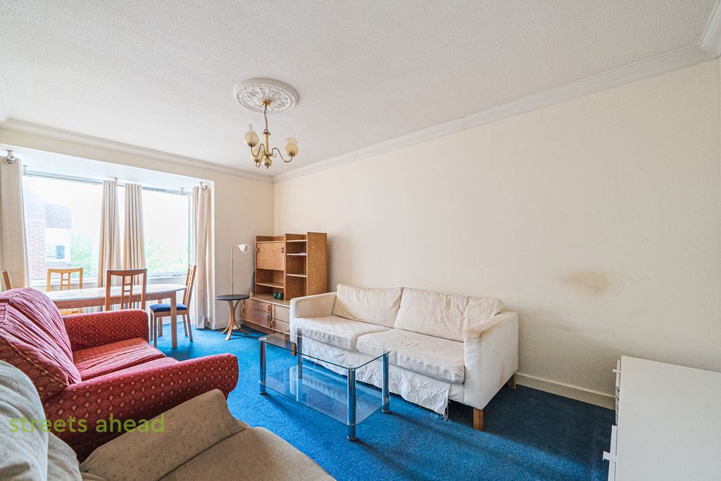 Property photo 3 of 19 429Ae633-9F98-4Ec...