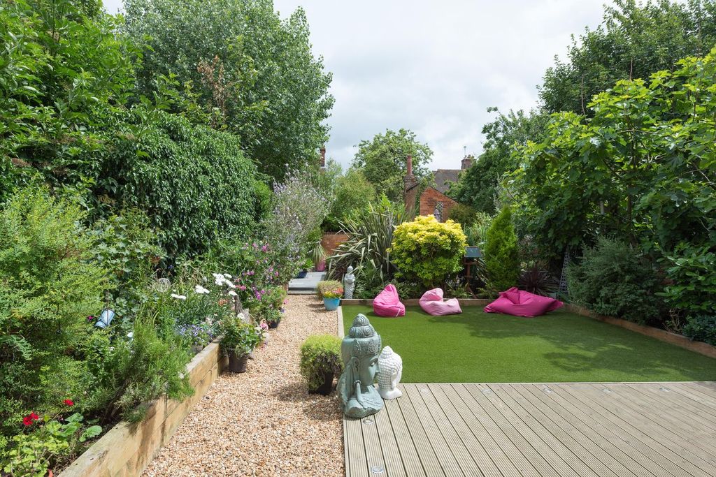 Property photo 3 of 24 Garden