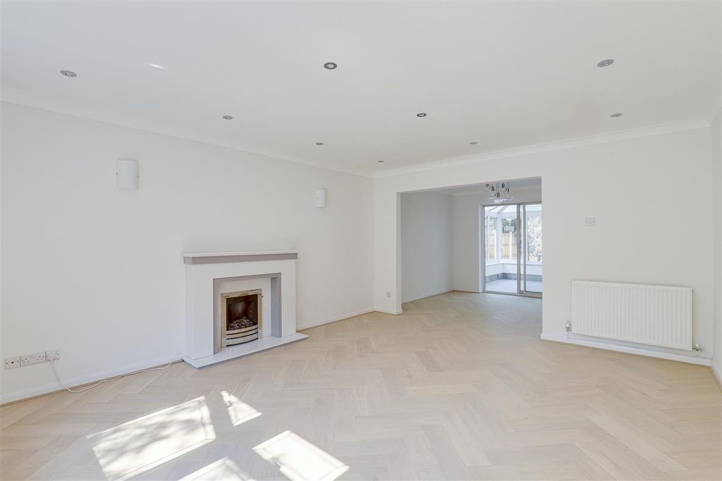 Property photo 2 of 27 1418.Jpg