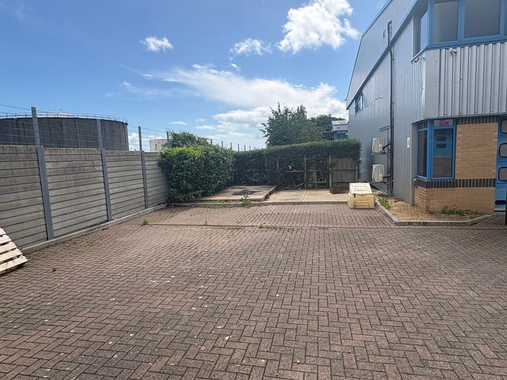 Property photo 2 of 11 Photo 30