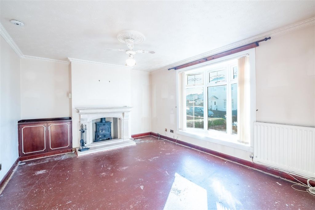 Property photo 3 of 15 Lounge-3.Jpg