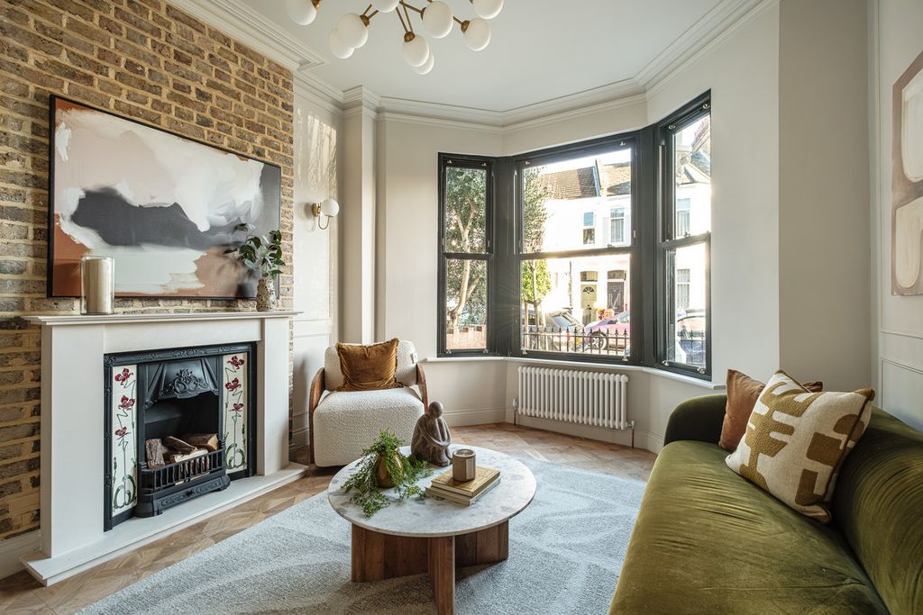 Property photo 2 of 28