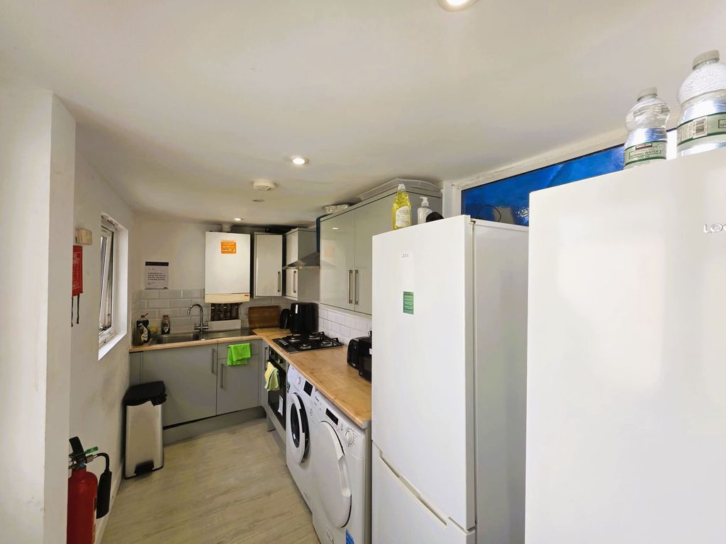 Property photo 3 of 4 Kitchen