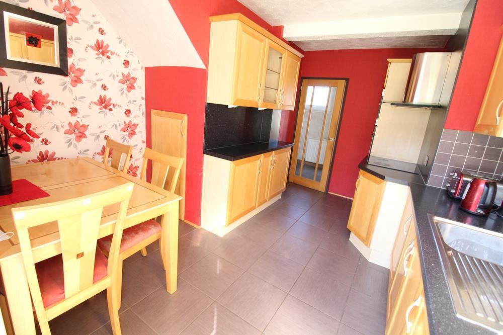 Property photo 3 of 10 Kitchen
