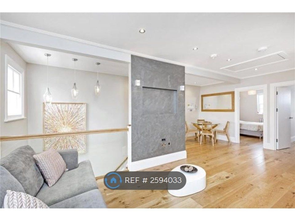 Property photo 3 of 8 Double Height Space