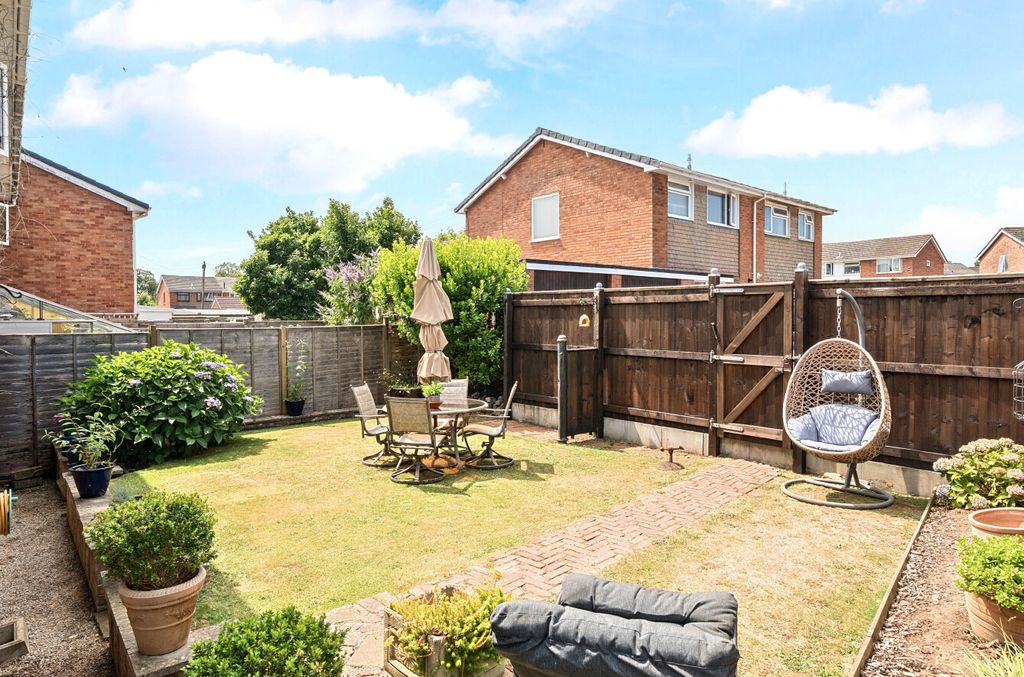 Property photo 2 of 25 Garden