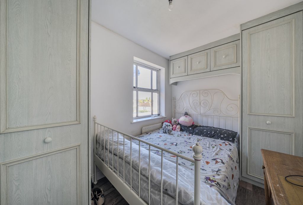 Property photo 3 of 8 1358460-15-68dc2A...