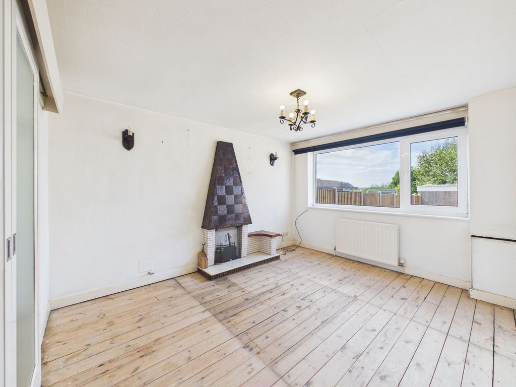 Property photo 3 of 17 Dining Room