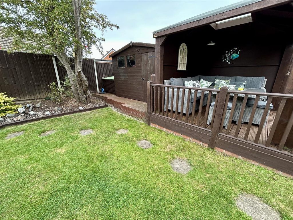 Property photo 2 of 17 Garden
