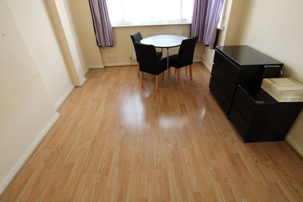 Property photo 3 of 32