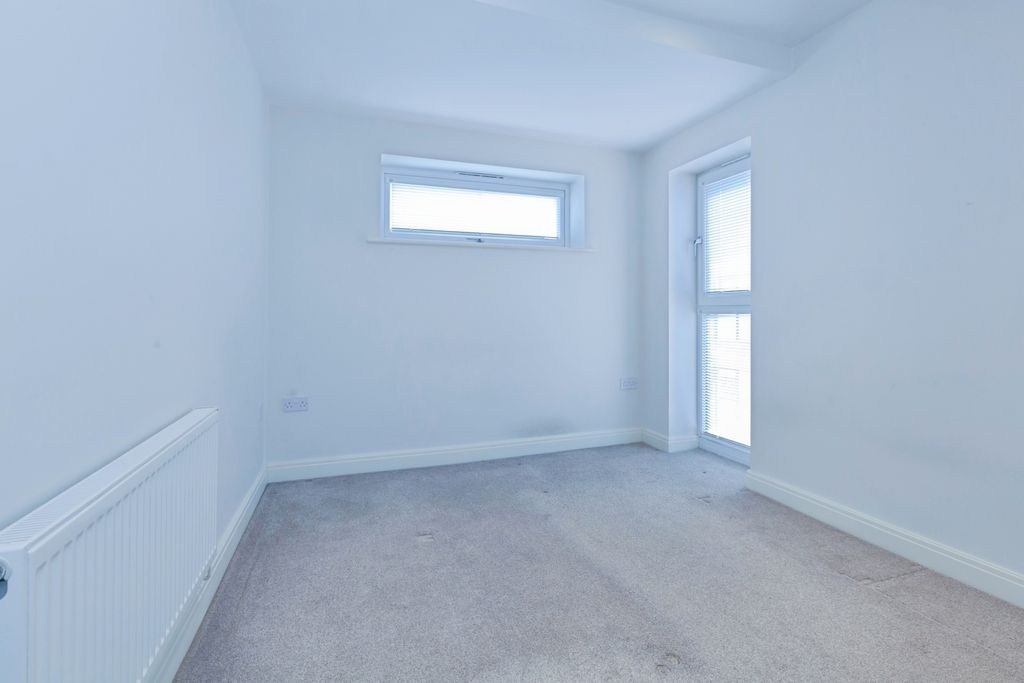 Property photo 3 of 12 Pbox-Img.Jpg