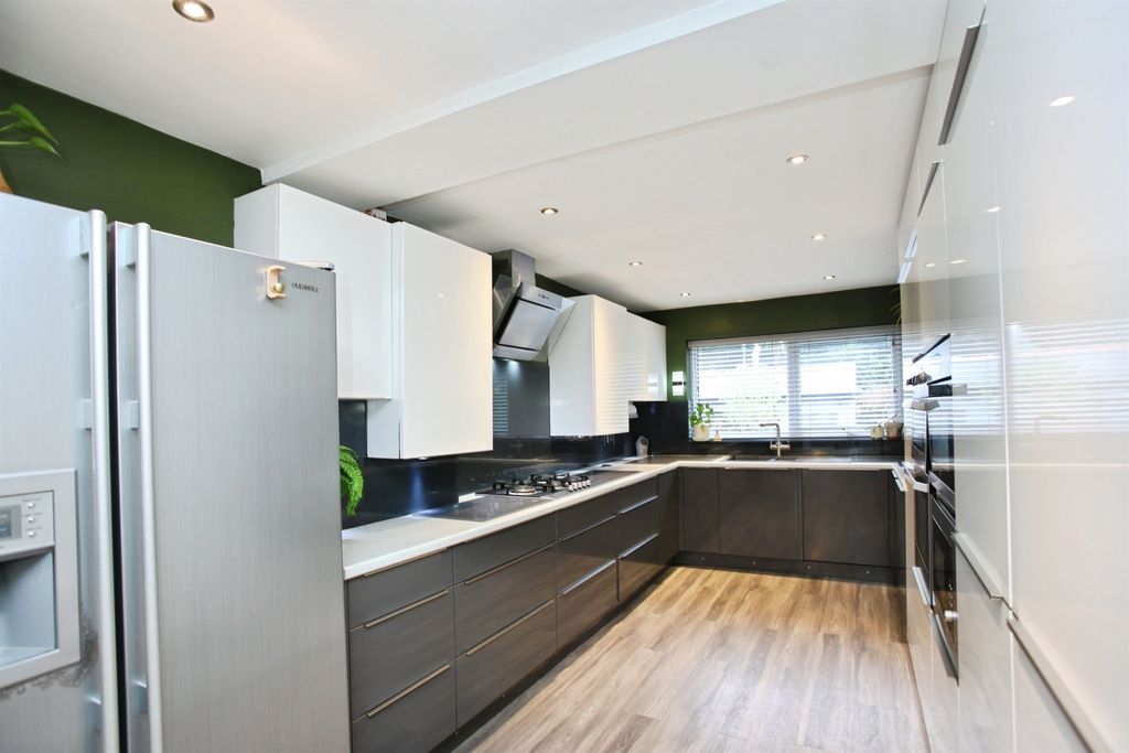 Property photo 3 of 33