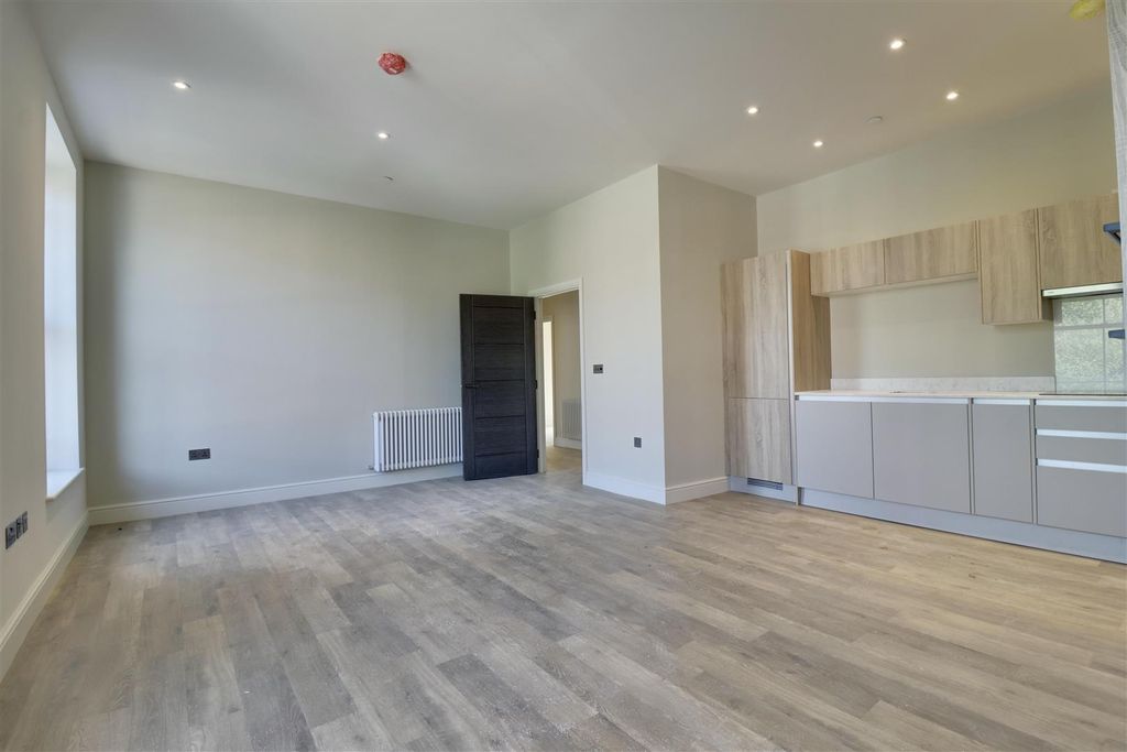Property photo 2 of 10 Ccd7E72C-6Bcf-437E-B6CC-De50Edbe839D_1_201_A.Jpeg