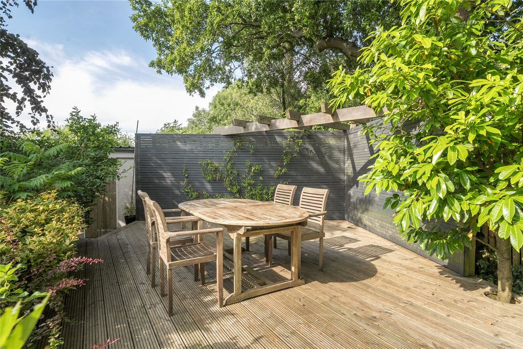 Property photo 2 of 12 Terrace