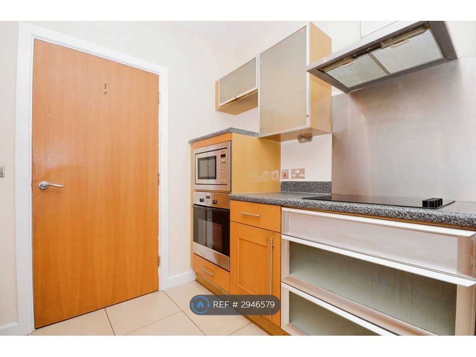 Property photo 3 of 19 Kitchen