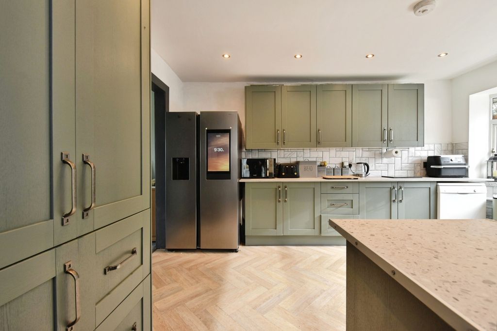 Property photo 3 of 16 Pbox-Img.Jpg