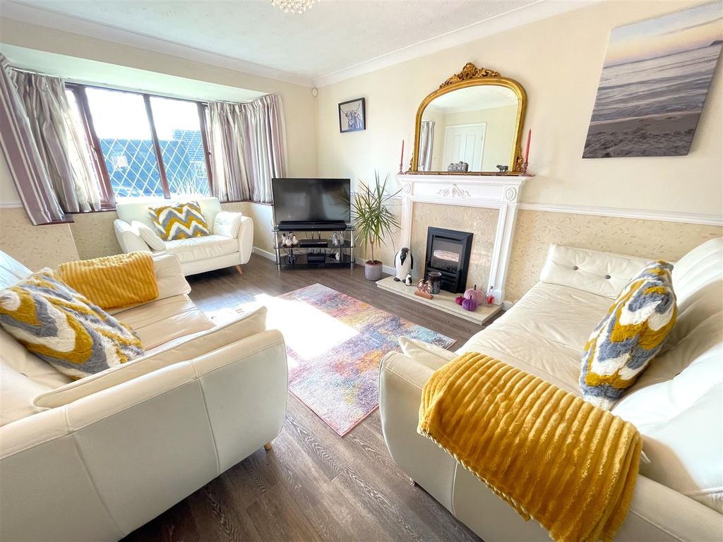Property photo 3 of 18 Sitting Room