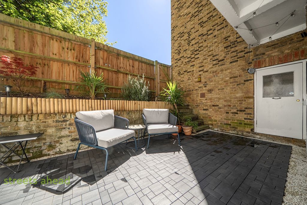 Property photo 2 of 16 F2F730Cf-239F-4B1...