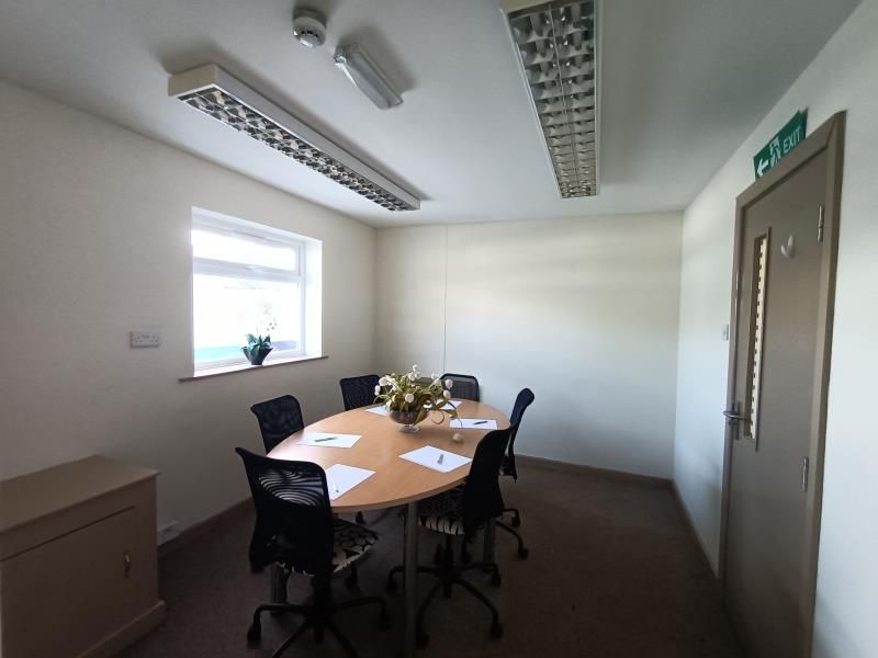 Property photo 3 of 22 Office 3