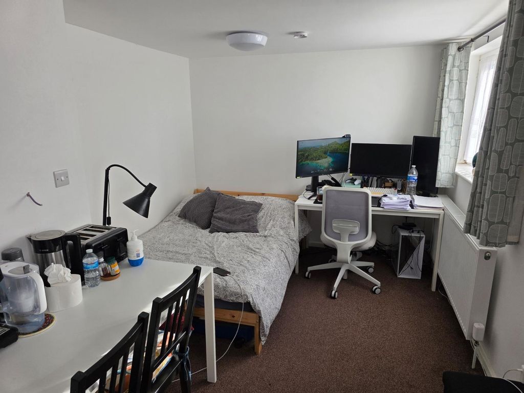Property photo 1 of 4