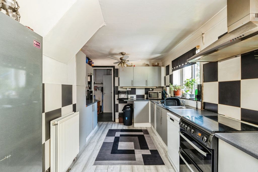 Property photo 3 of 17 Pbox-Img.Jpg