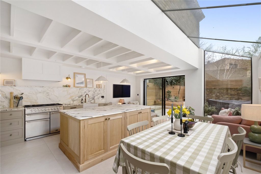 Property photo 1 of 19 Kitchen