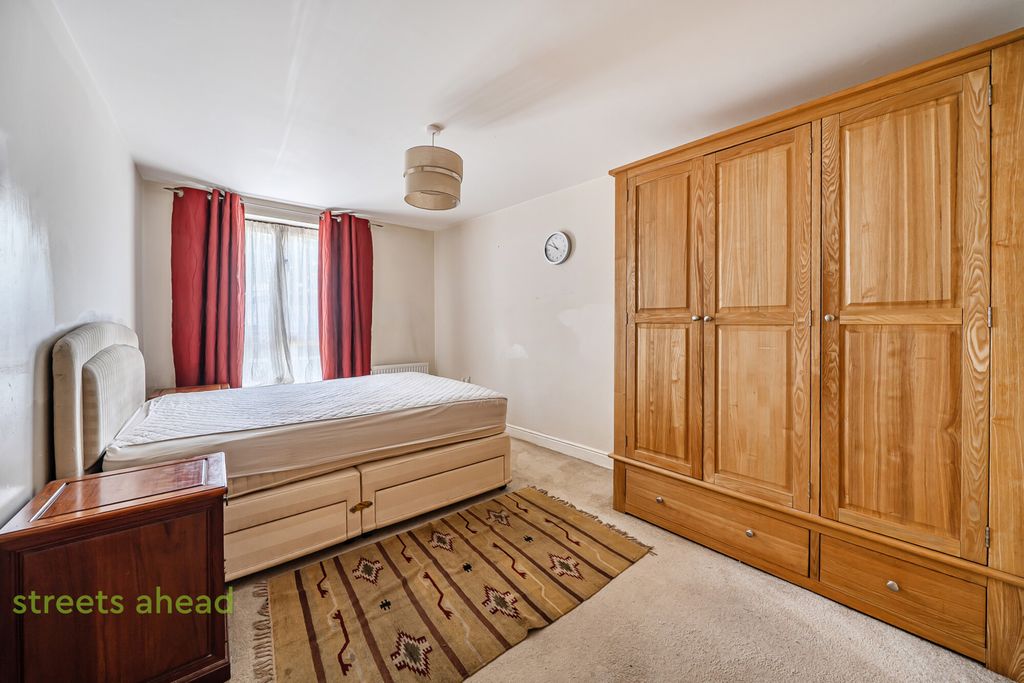 Property photo 2 of 15 A0cd3Cde-00E1-43E...