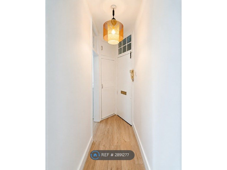 Property photo 3 of 8 Hallway