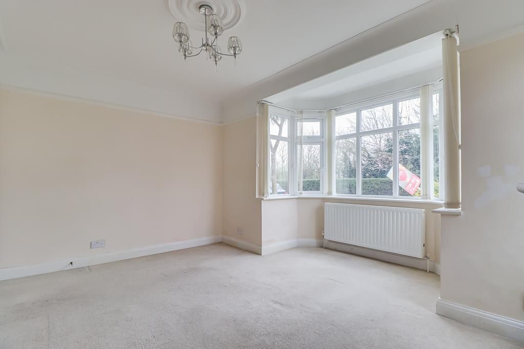 Property photo 3 of 30 Lounge