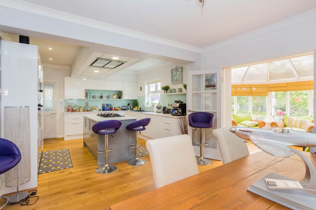 Property photo 2 of 26 Kitchen/Breakfast Room/Dining Room
