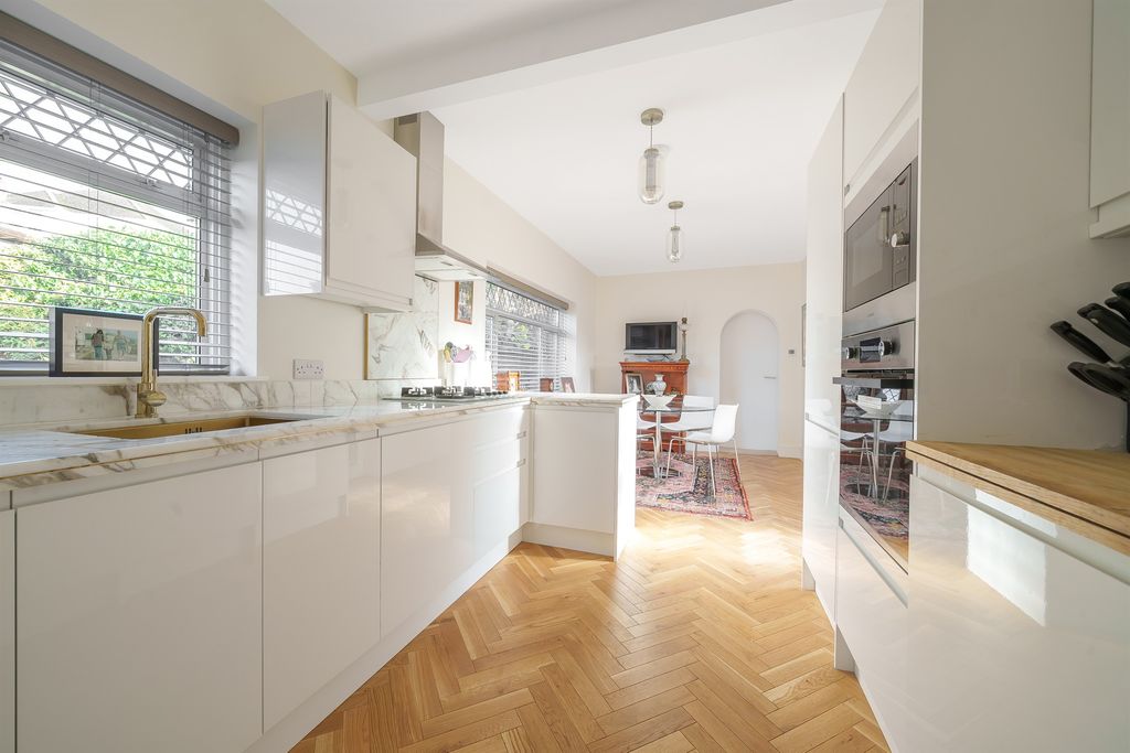 Property photo 2 of 12