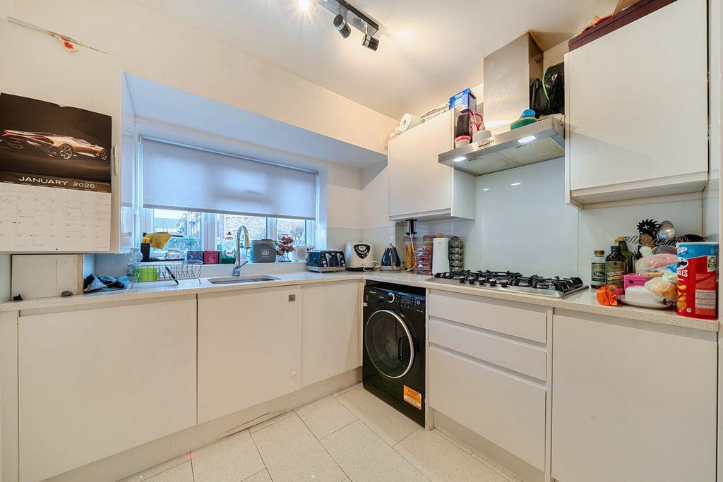 Property photo 3 of 22 1396834-19-696109...