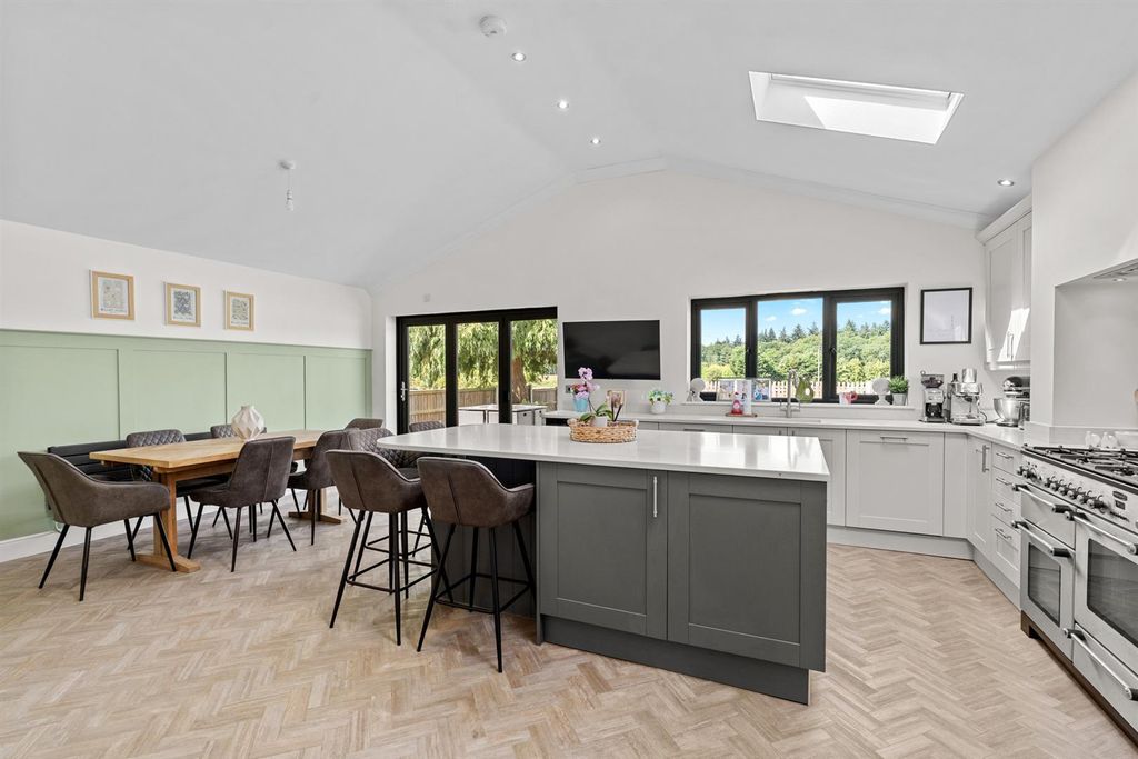 Property photo 3 of 24 18Taverhamroad-006.Jpg