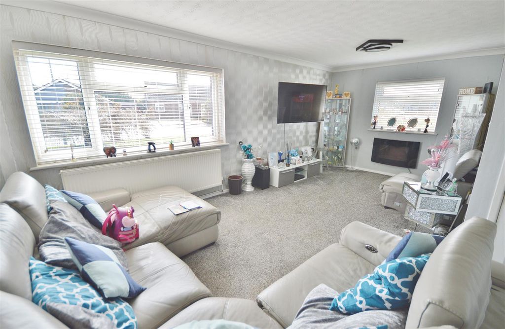 Property photo 2 of 21 Lounge