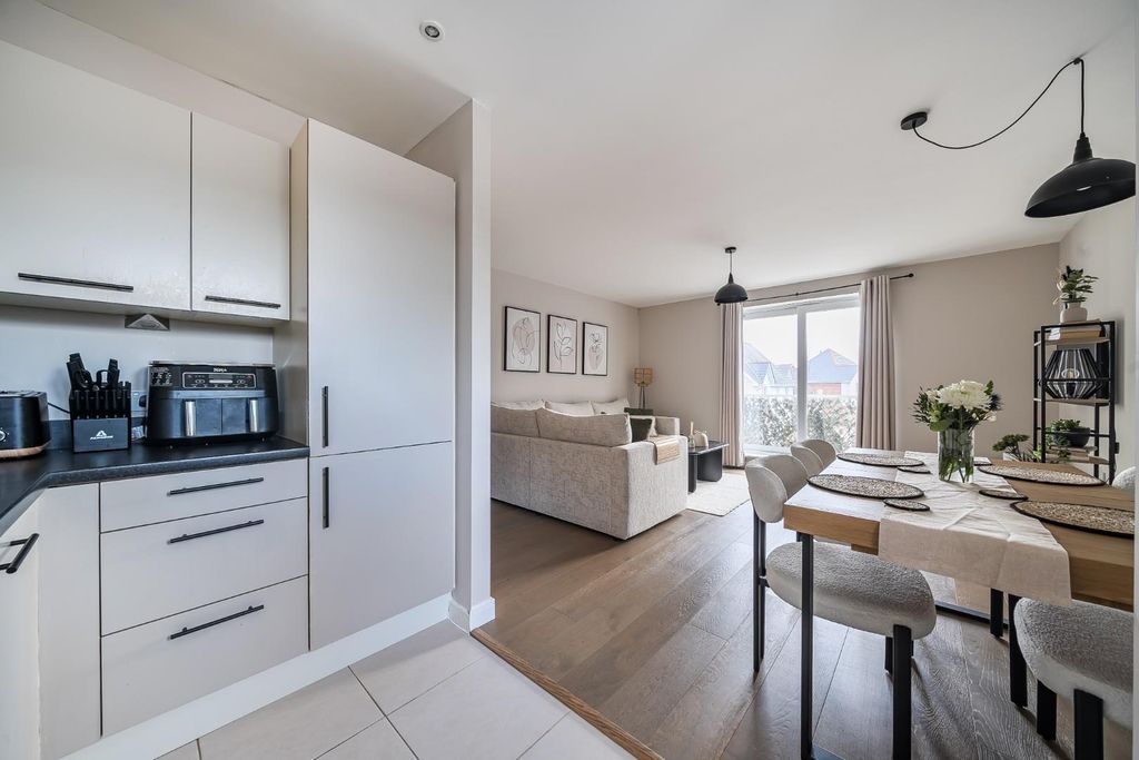 Property photo 1 of 21 1408078-12-698378641B552.Jpg