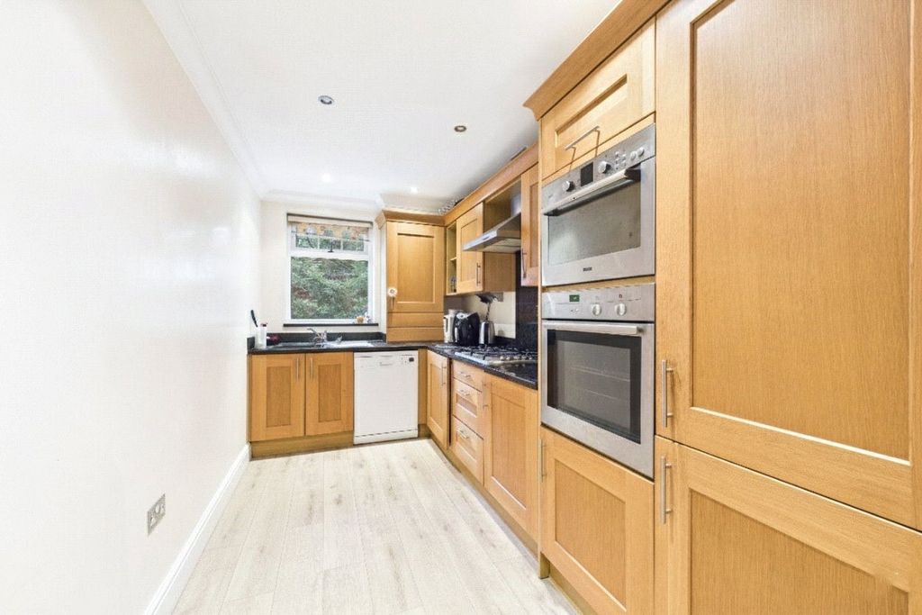 Property photo 2 of 7 Picture No. 31