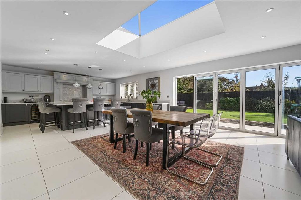 Property photo 2 of 26