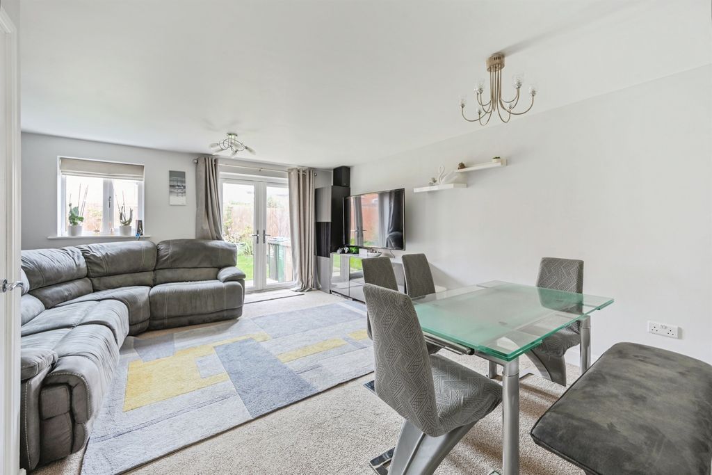 Property photo 3 of 19 Lounge/Diner