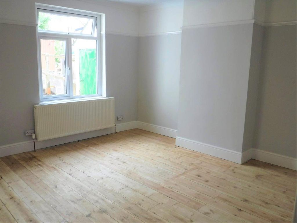 Property photo 2 of 8 Lounge.Jpg