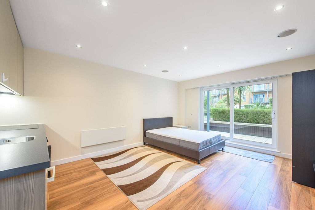 Property photo 2 of 8