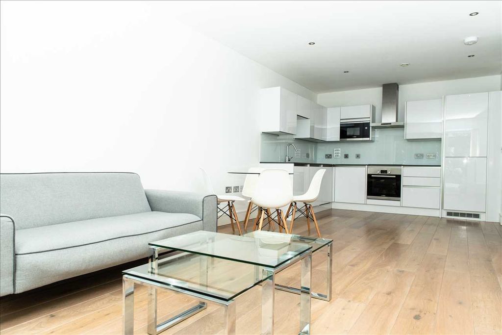 Property photo 2 of 32