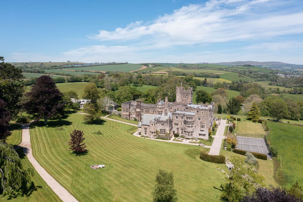 Property photo 1 of 23