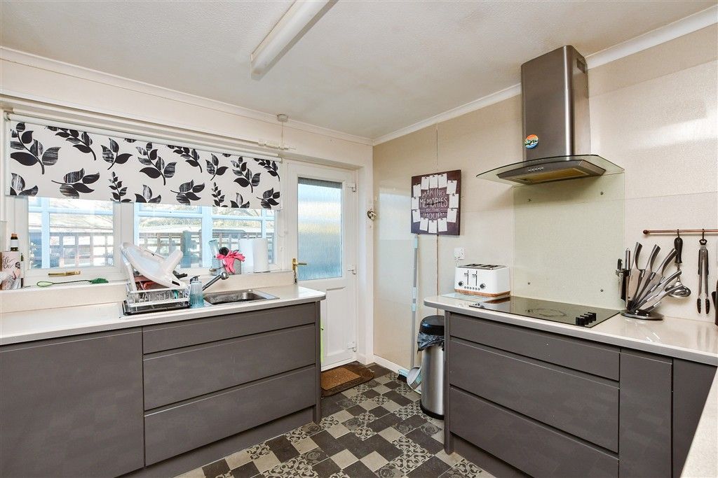 Property photo 1 of 11 Kitchen