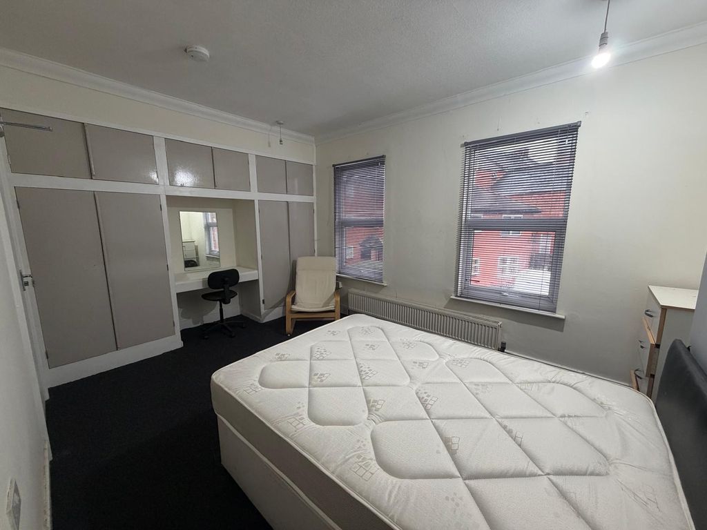 Property photo 2 of 8 Image