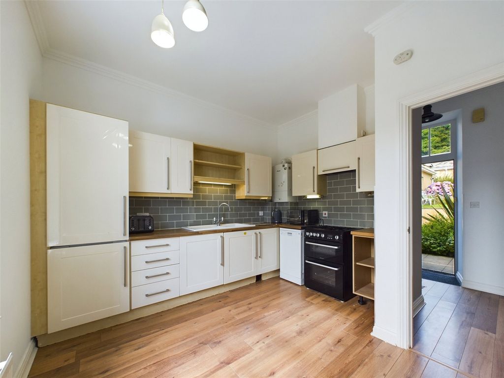 Property photo 2 of 21 Picture No. 24