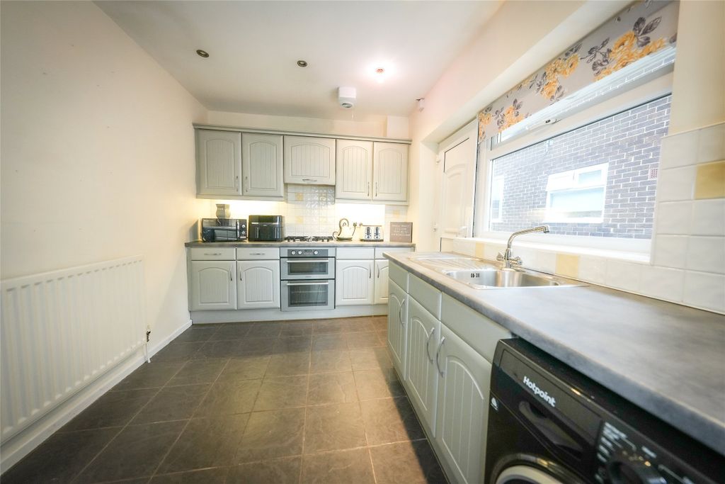 Property photo 3 of 15 Kitchen