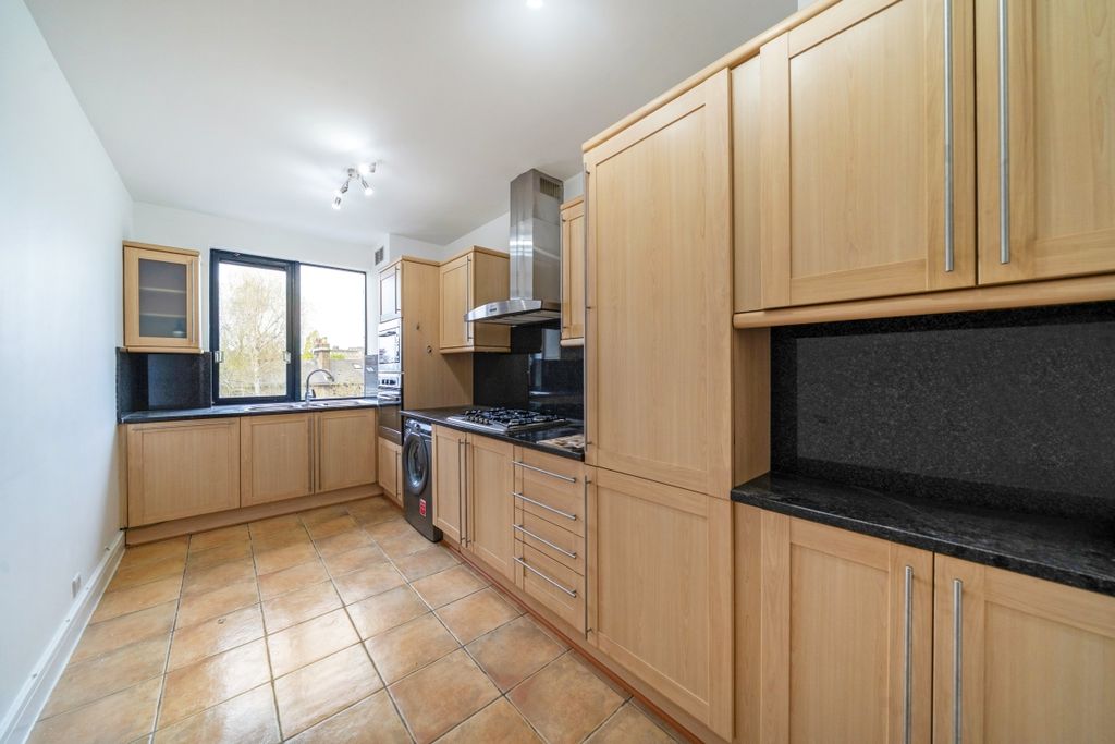 Property photo 2 of 9 Kitchen