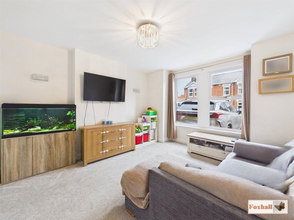 Property photo 3 of 25 Lounge