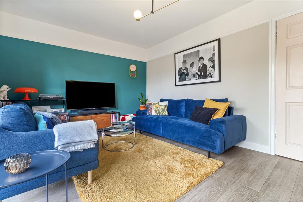 Property photo 3 of 19 90 Bruce Avenue-019.Jpg